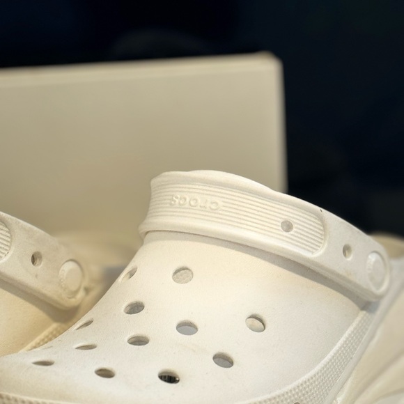 with free items! WOMENS CROCS CLASSIC MEGA CRUSH CLOG + ✨FREE JIBBITZ ✨ - Picture 4 of 5